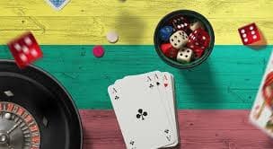 Tampilan antarmuka aplikasi 303hoki di layar Android dengan menu sportsbook, kasino, dan slot games